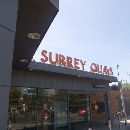 Surrey Quays Studio Лондон Номер фото